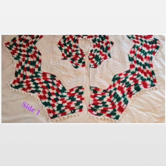 Vintage Christmas Tree Skirt Hand Crochet Snowflake Red Green White Grandma 70s - Picture 8 of 16